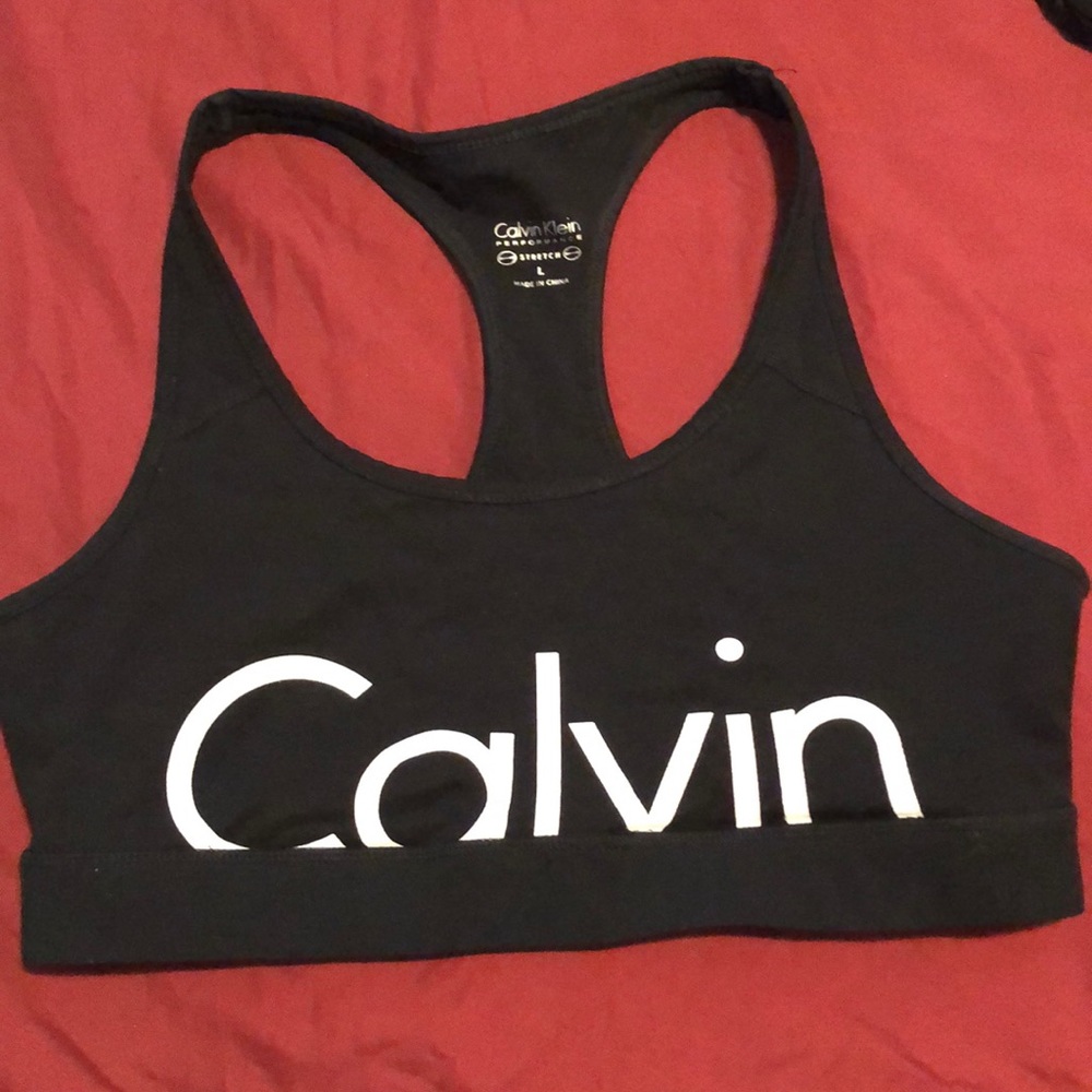 Black sports bra